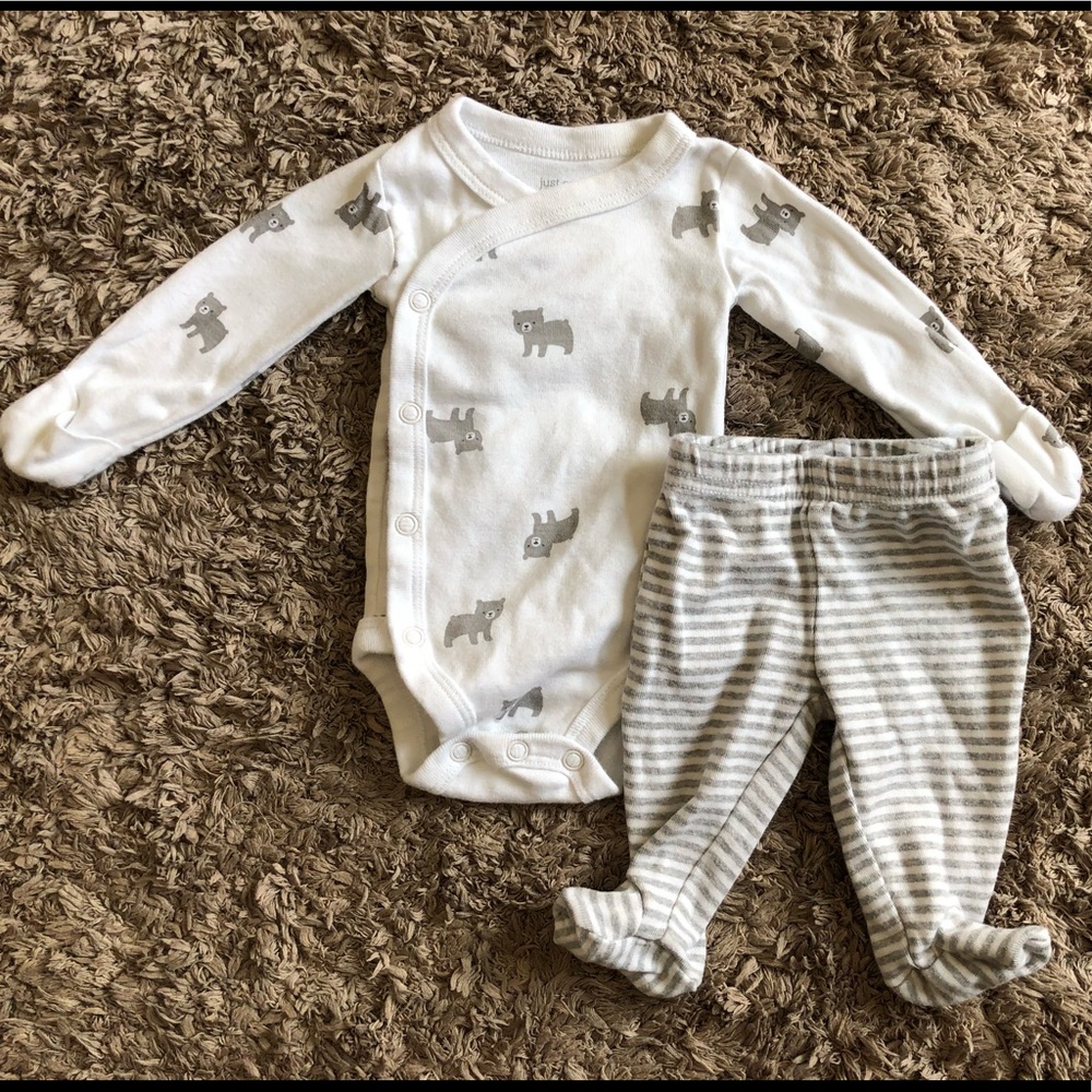 Newborn unisex Carter’s outfit